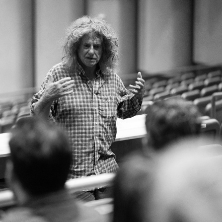 pat metheny speaking with students in the mainstage theatre.
